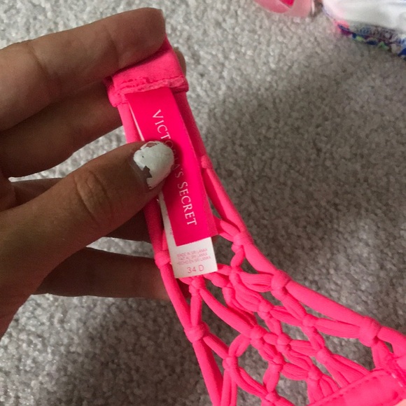 Bathing suit tops - Picture 3 of 8